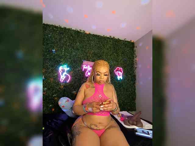 SarenaSoThick webcam