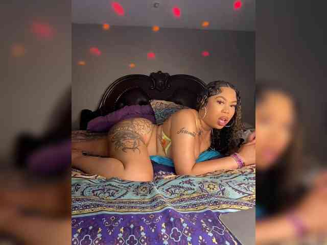 SarenaSoThick webcam