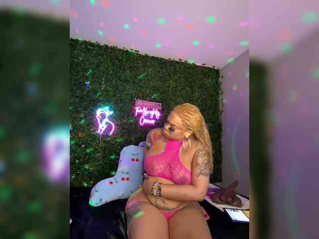 SarenaSoThick webcam