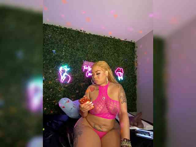 SarenaSoThick webcam
