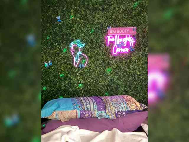 SarenaSoThick webcam