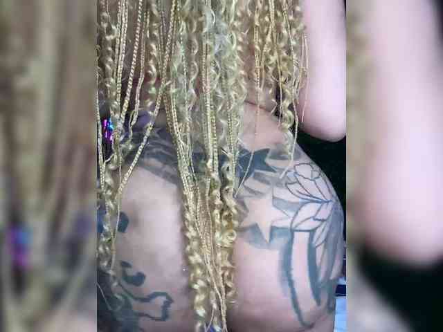 SarenaSoThick webcam