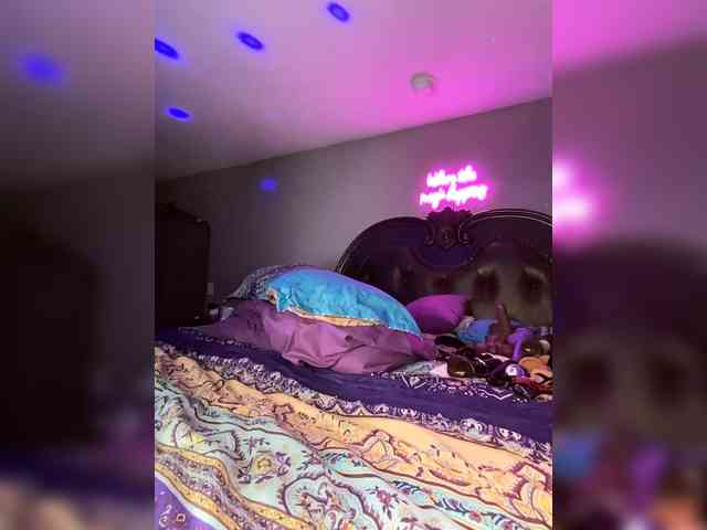 SarenaSoThick webcam