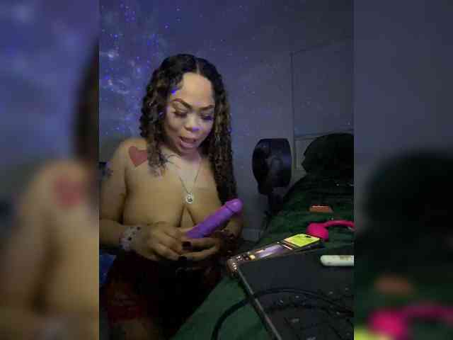 SarenaSoThick webcam