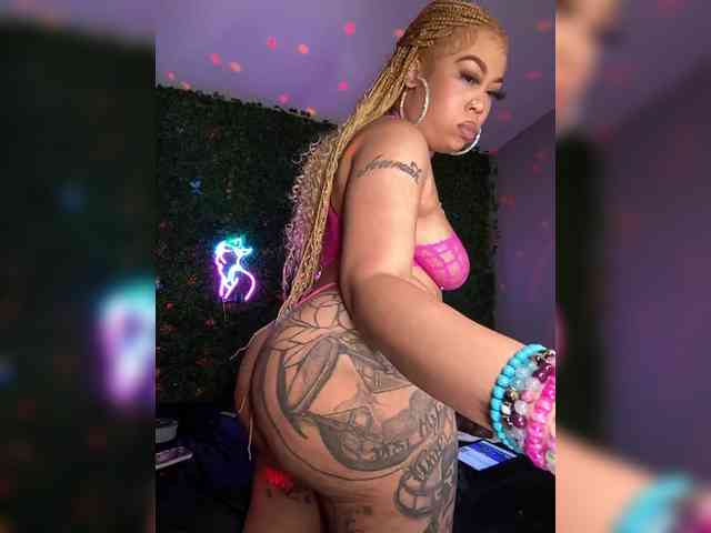 SarenaSoThick webcam