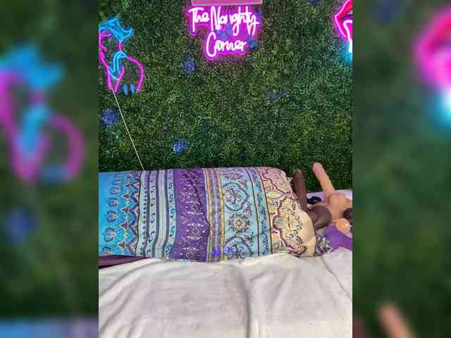 SarenaSoThick webcam