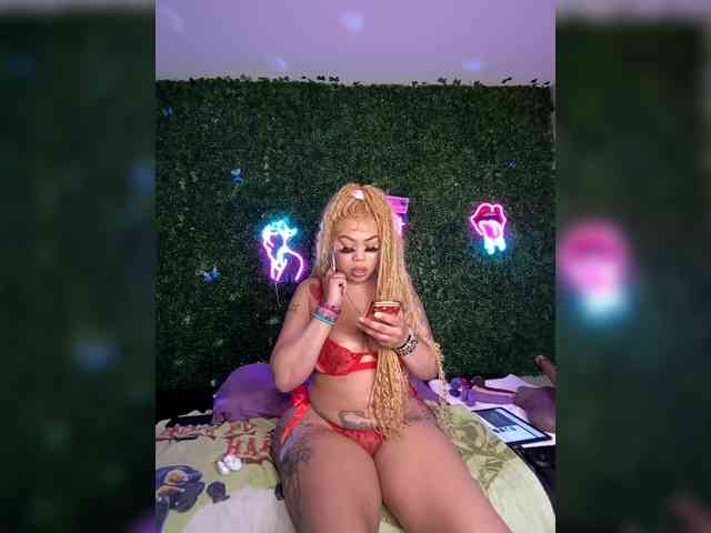 SarenaSoThick webcam