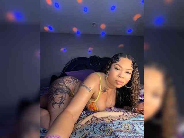 SarenaSoThick webcam