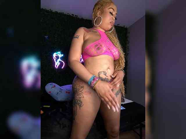 SarenaSoThick webcam