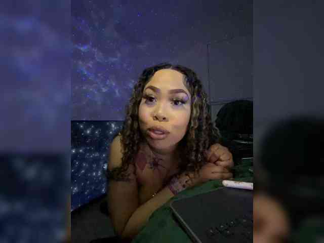 SarenaSoThick webcam