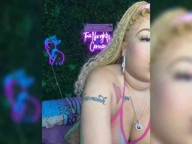 SarenaSoThick webcam