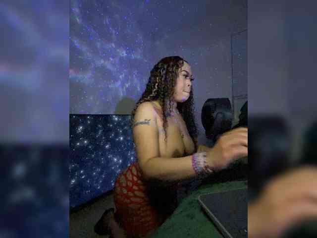 SarenaSoThick webcam
