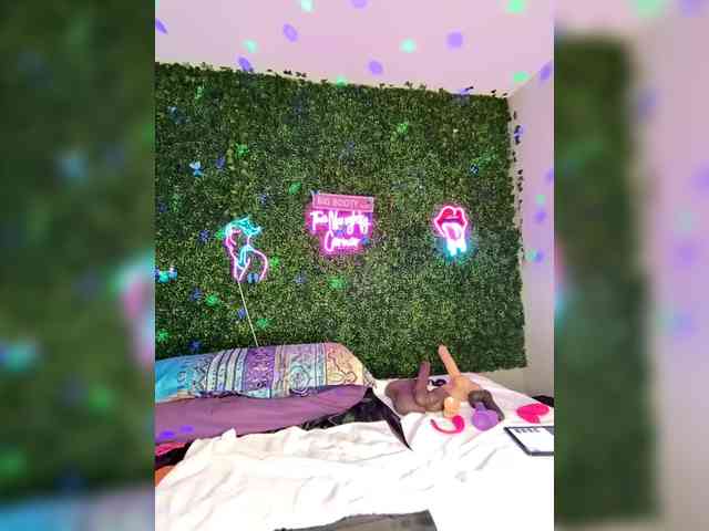 SarenaSoThick webcam