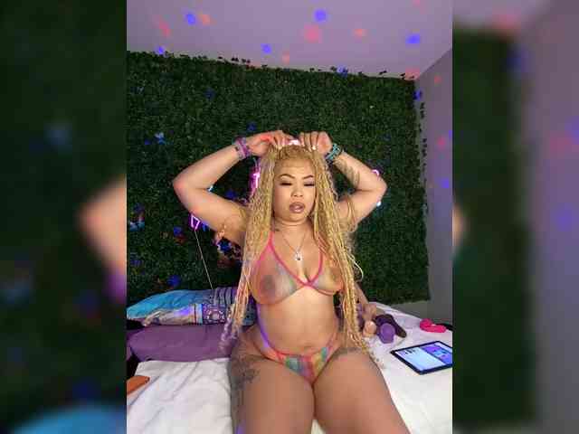 SarenaSoThick webcam