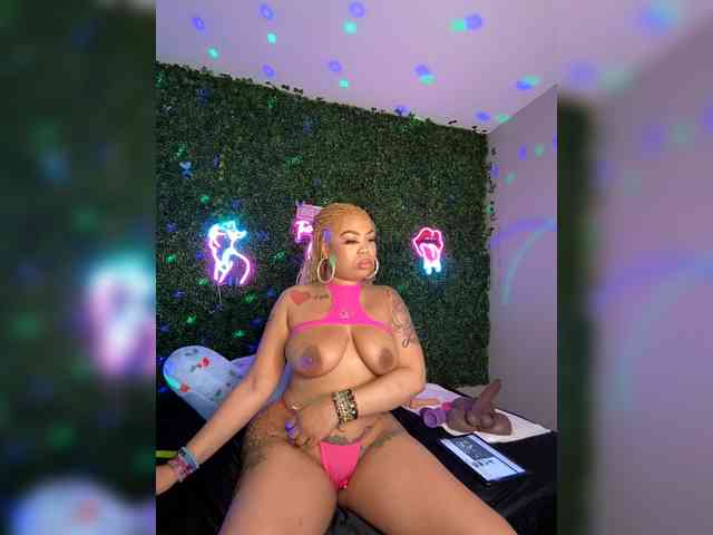 SarenaSoThick webcam