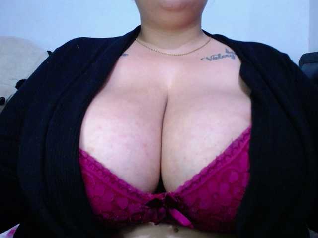 GabiBigBoobs live cam on UnifiedCams