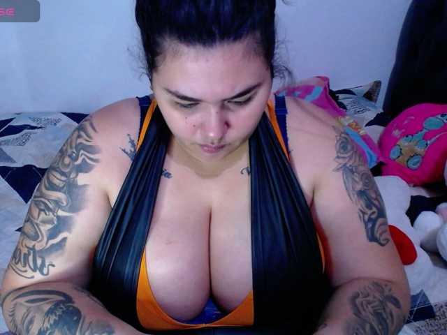 GabiBigBoobs live cam preview