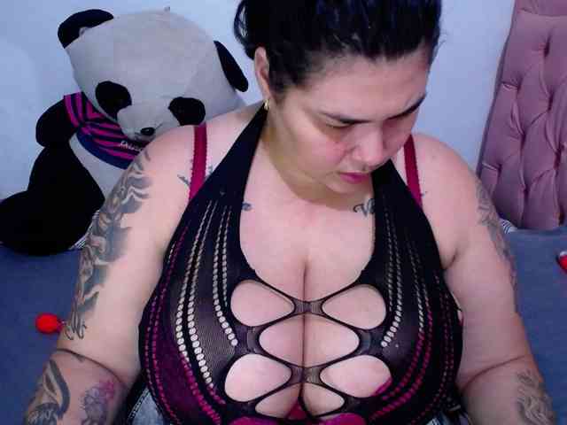 GabiBigBoobs webcam