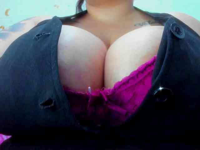 GabiBigBoobs webcam
