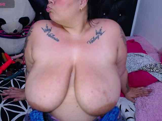 GabiBigBoobs webcam