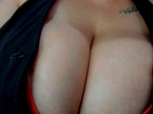 GabiBigBoobs webcam