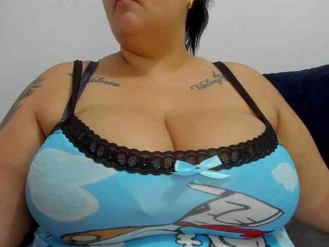 GabiBigBoobs webcam