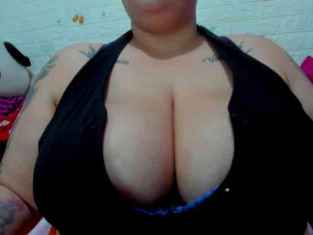 GabiBigBoobs webcam