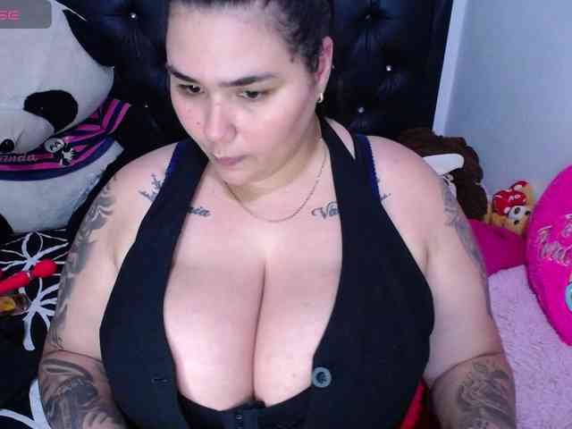 GabiBigBoobs webcam