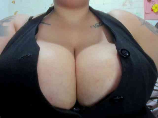 GabiBigBoobs webcam