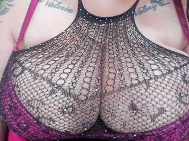GabiBigBoobs webcam