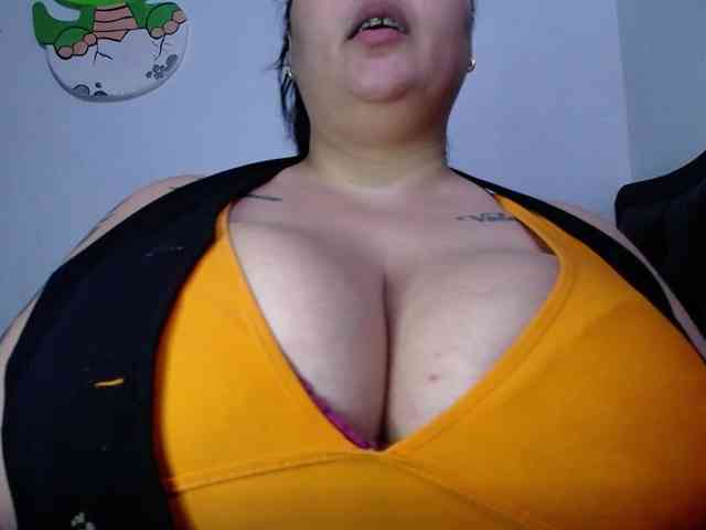GabiBigBoobs webcam