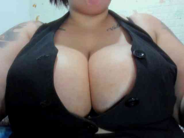 GabiBigBoobs webcam