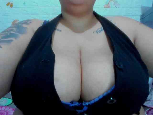 GabiBigBoobs webcam