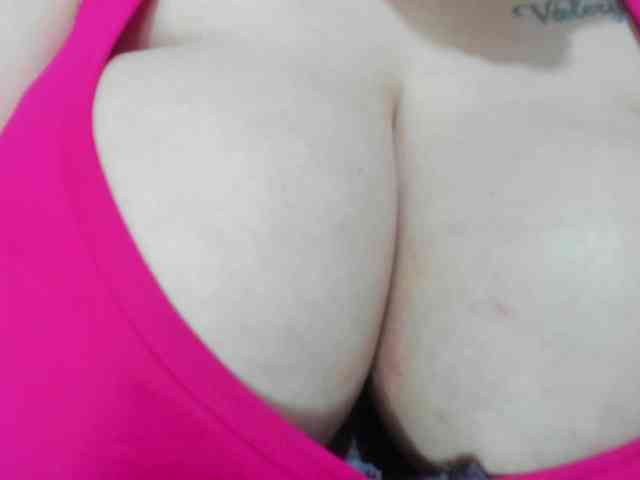GabiBigBoobs webcam