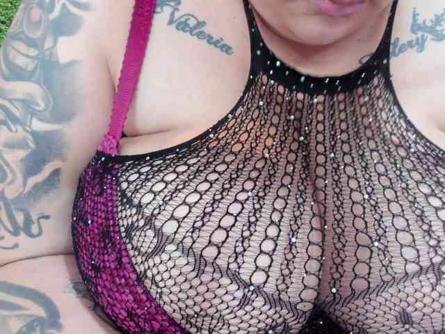 GabiBigBoobs webcam