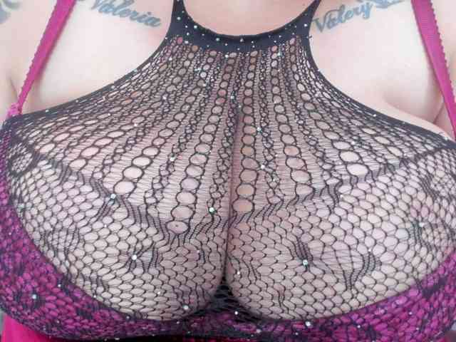 GabiBigBoobs webcam