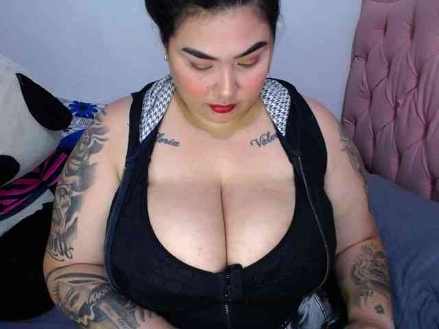 GabiBigBoobs webcam