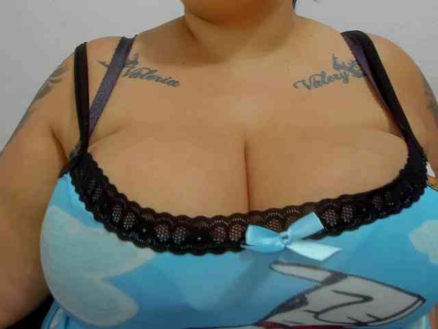 GabiBigBoobs webcam