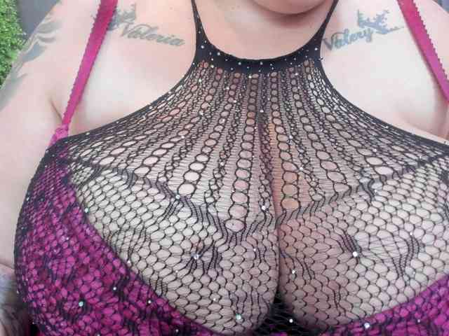 GabiBigBoobs webcam