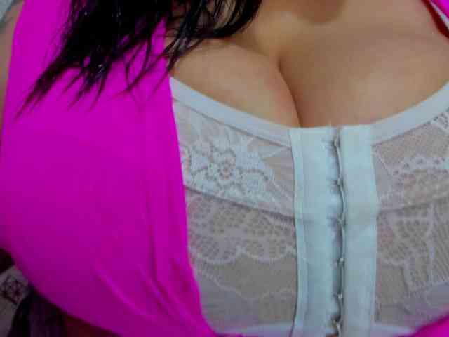 GabiBigBoobs webcam