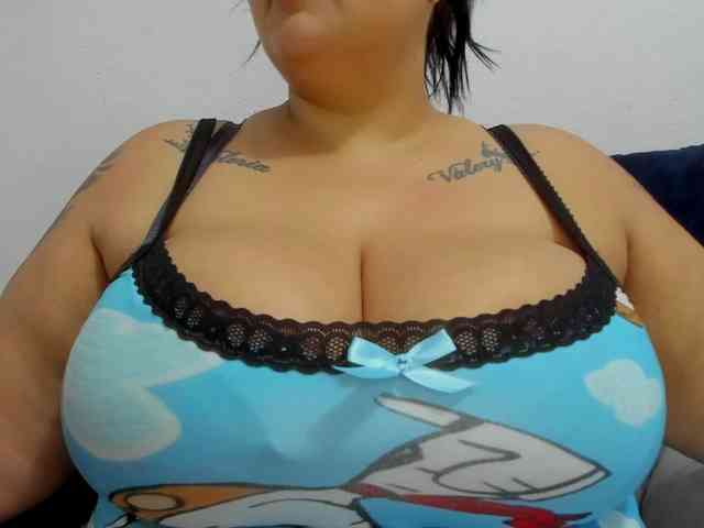GabiBigBoobs webcam