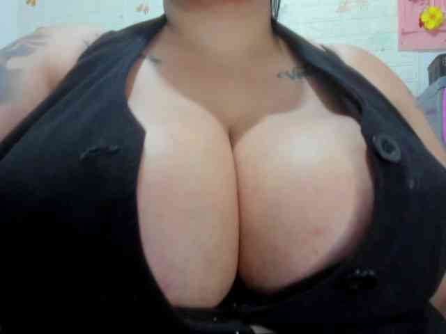 GabiBigBoobs webcam