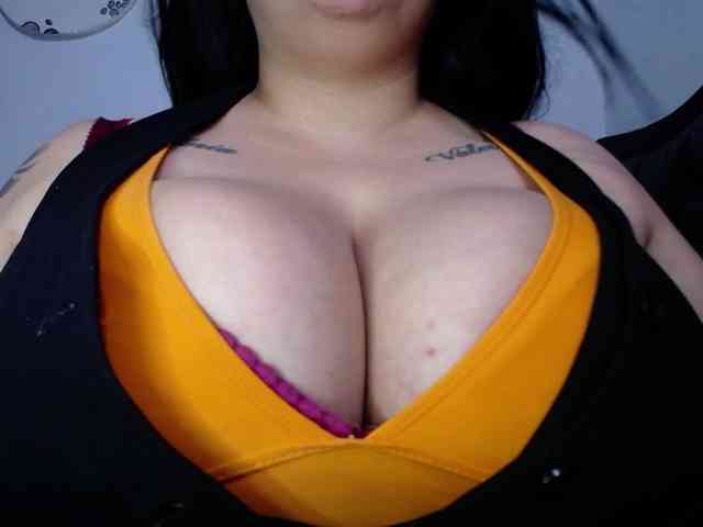 GabiBigBoobs webcam