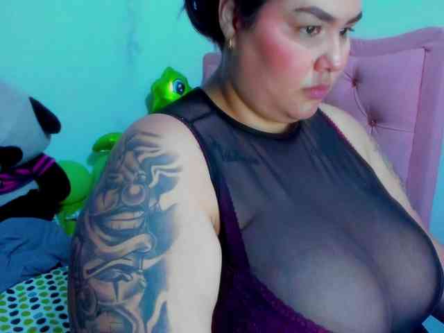 GabiBigBoobs webcam
