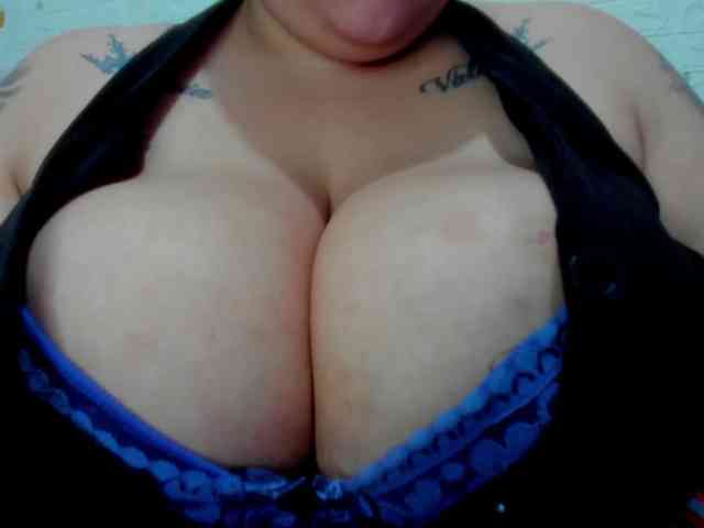 GabiBigBoobs webcam