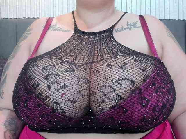 GabiBigBoobs webcam