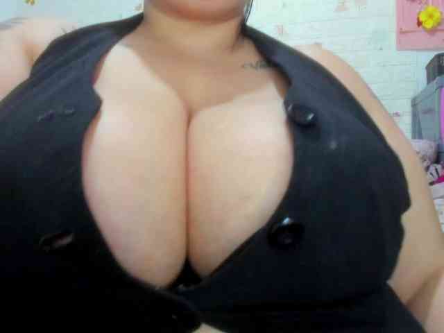 GabiBigBoobs webcam