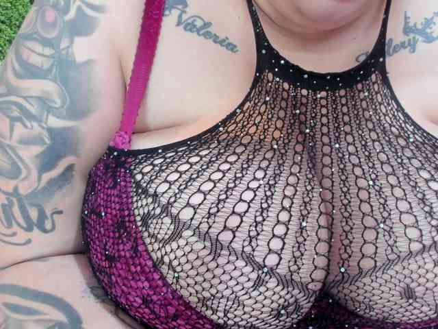 GabiBigBoobs webcam