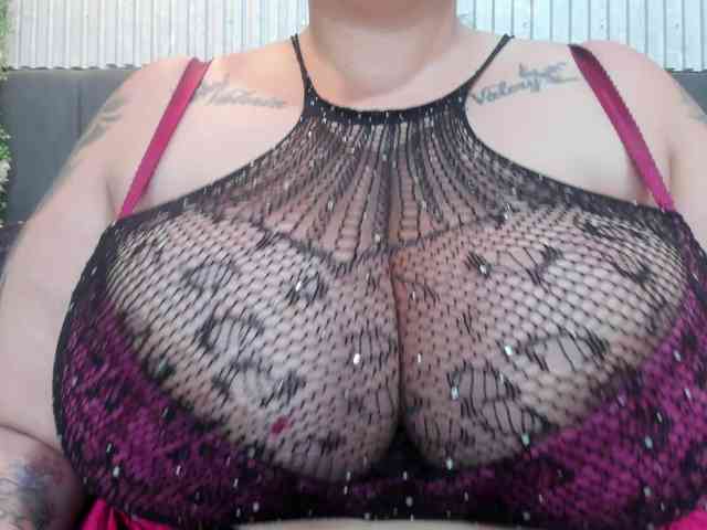 GabiBigBoobs webcam