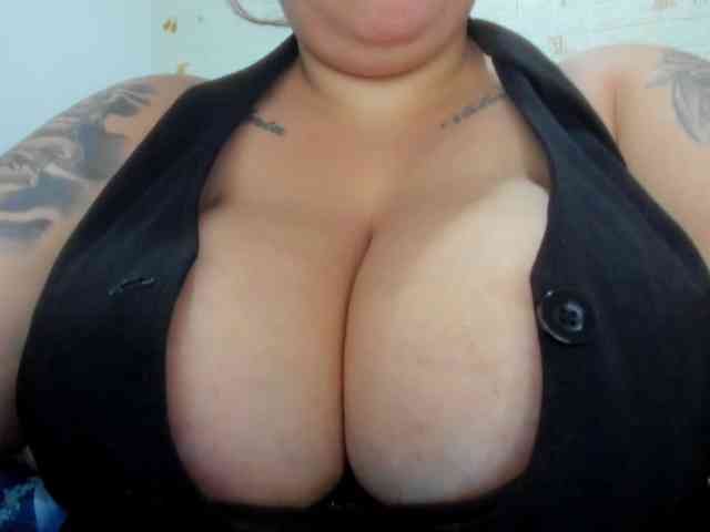 GabiBigBoobs webcam